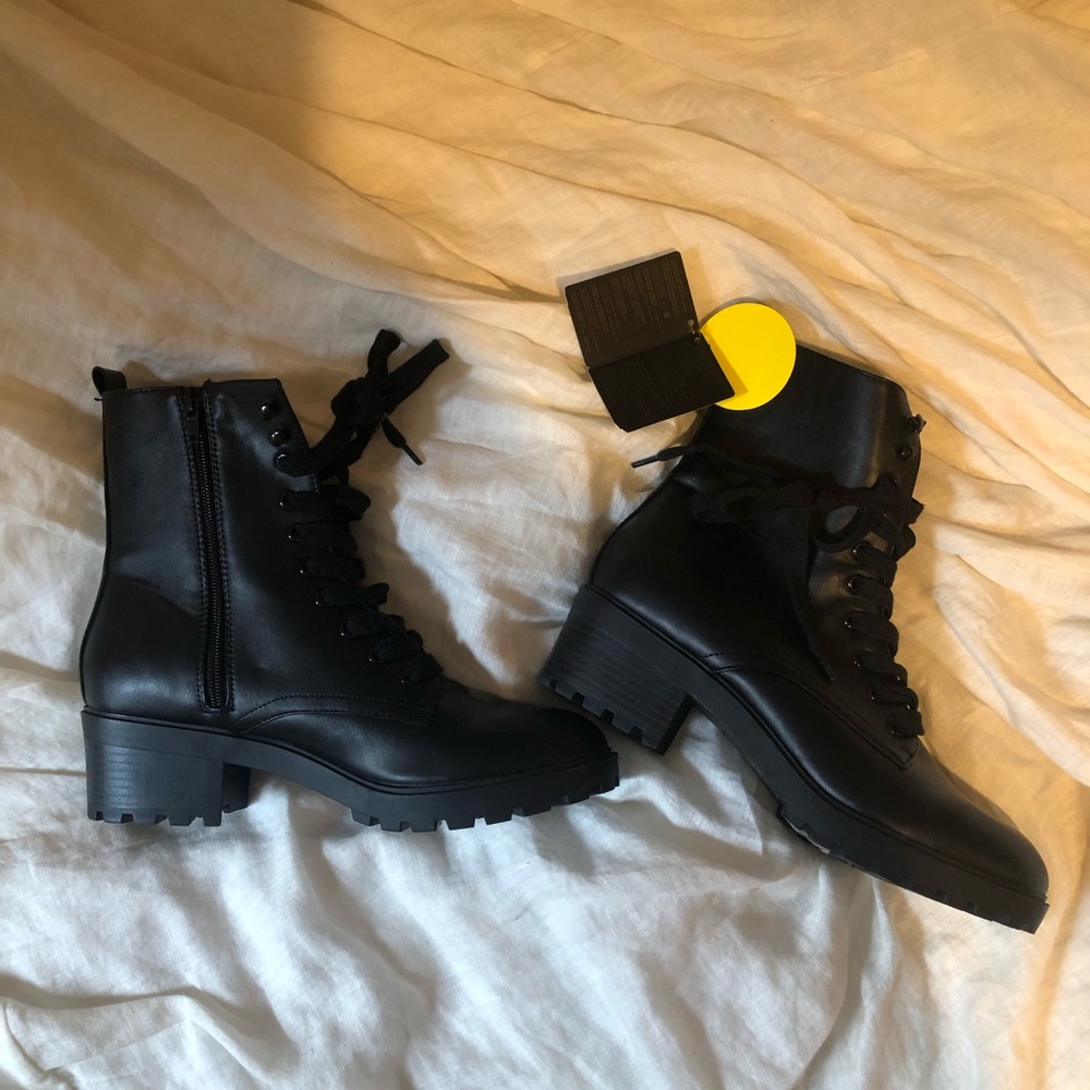 NEVER WORN BLACK BOOTS